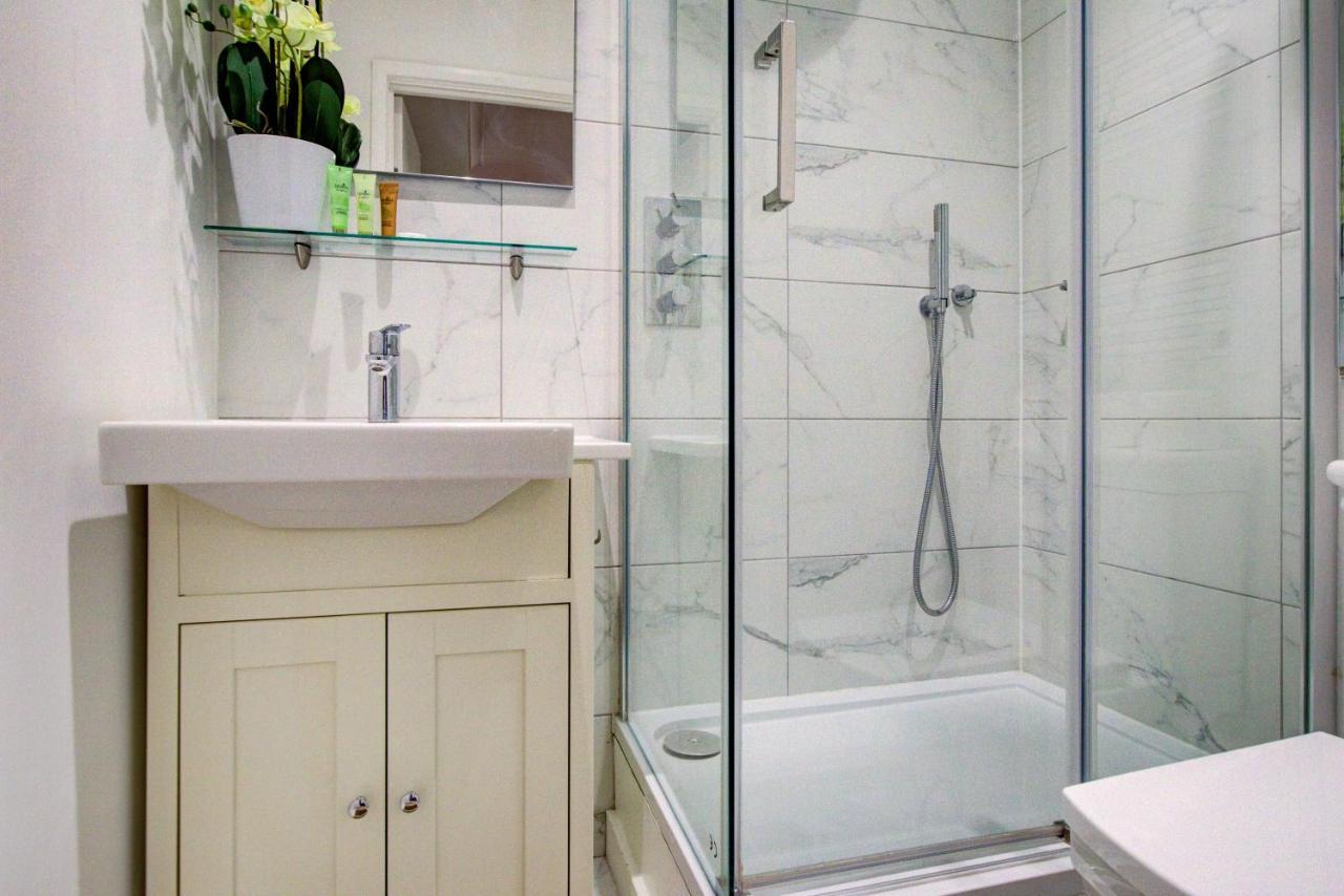3-Bedroom, 3-Baths Apartment In Super Posh Marylebone, Central London, W1 Dış mekan fotoğraf