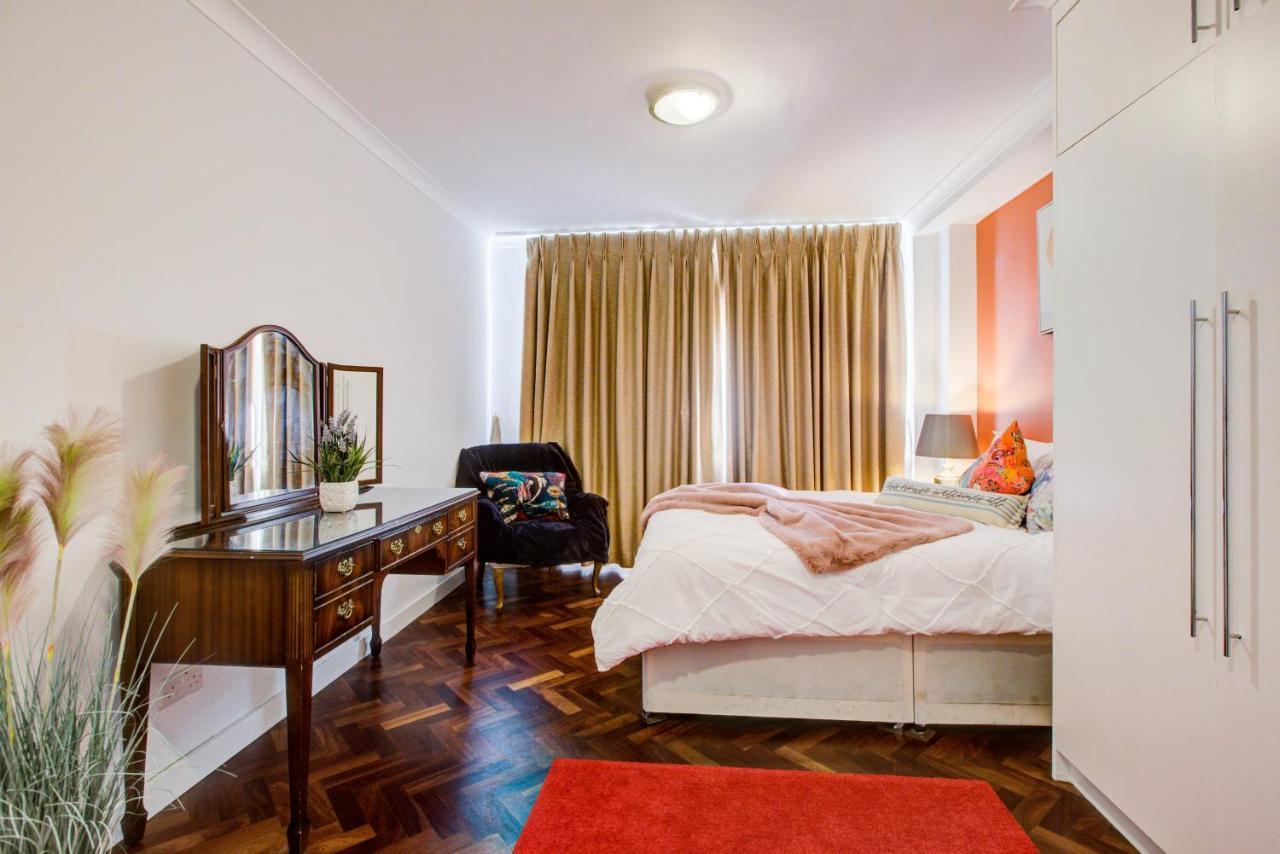 3-Bedroom, 3-Baths Apartment In Super Posh Marylebone, Central London, W1 Dış mekan fotoğraf